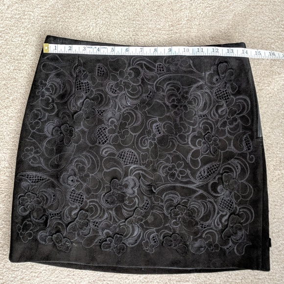 Black SUEDE skirt floral detail skirt XS - Picture 5 of 7